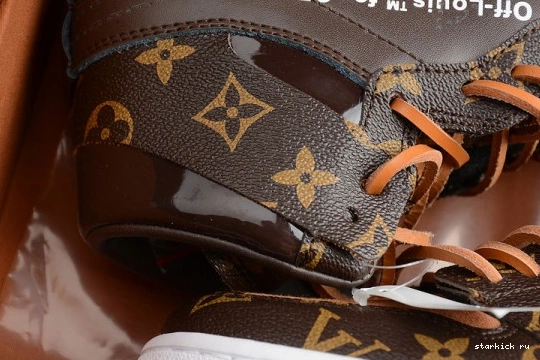 1 O-W AQ0818-158 CASE) AQ0818-158 -LouiV AIR (WITH JORDAN 0228